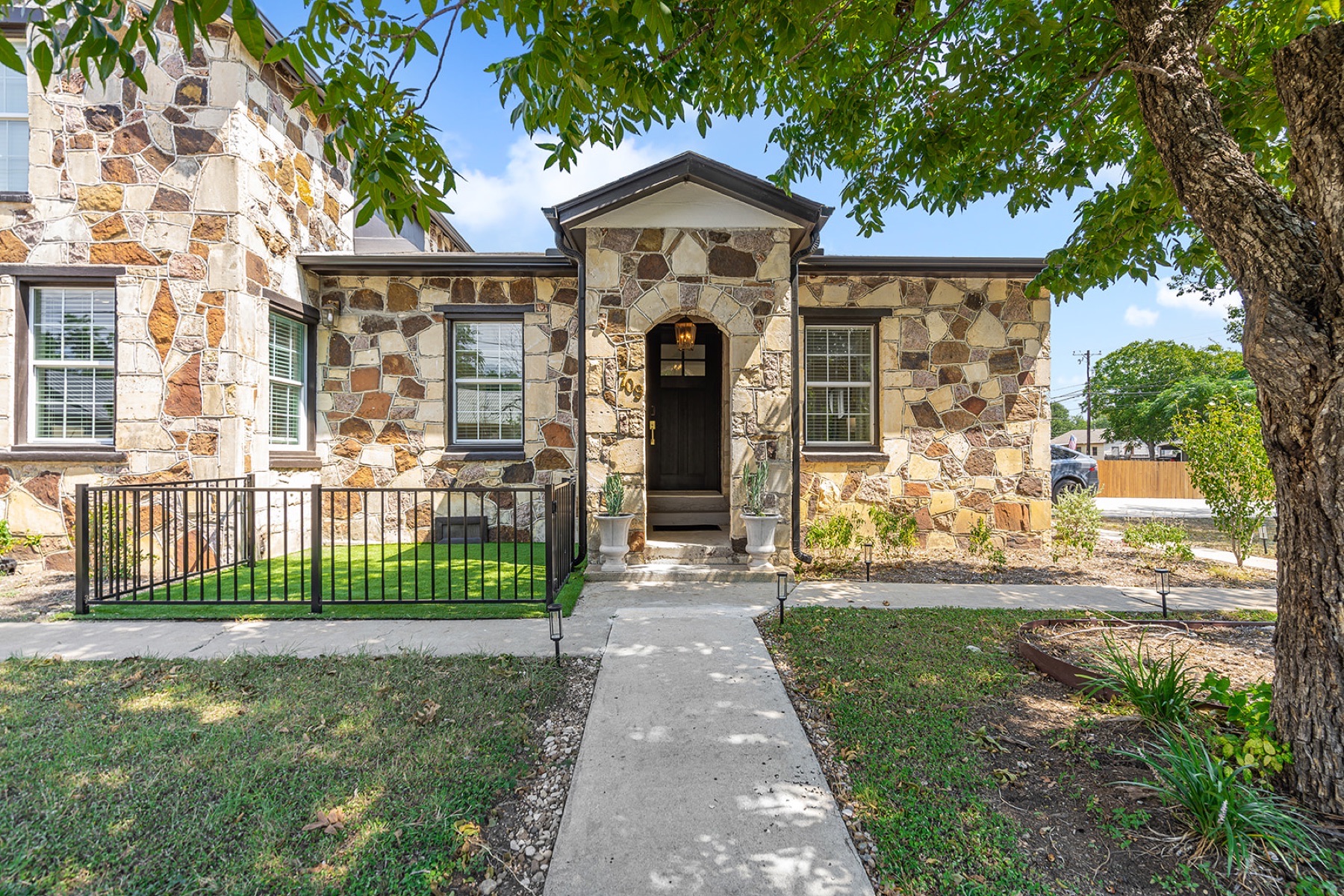 Restored stone cottage exterior in Old Town Georgetown